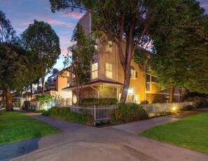 Exterior - Beach Retreat - Stay and Play (Oceanside)