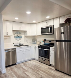 Private kitchen - Beach Retreat - Stay and Play (Oceanside)