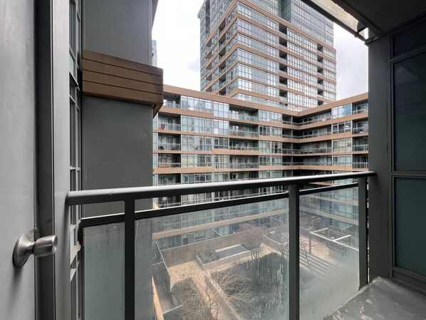 Suite superior, 3 habitaciones, para no fumadores | Balcón