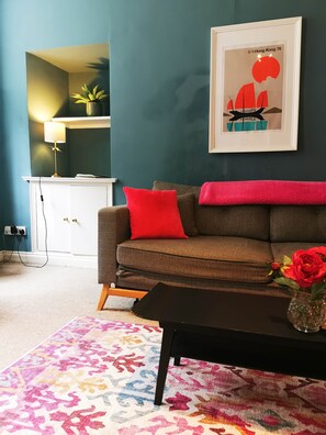 Living area - Central Bath Apartment. Private Parking (Bath)