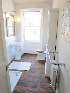 Hair dryer - Central Bath. Large Georgian Apt. Private parking (Bath)