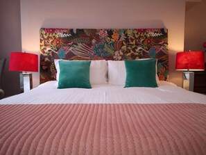 2 bedrooms, iron/ironing board, WiFi, bed sheets - Beautiful 2 bed Georgian Flat. Private Parking (Bath)