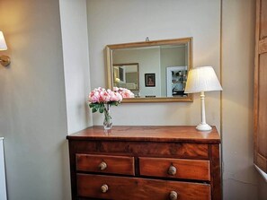 Interior - Beautiful 2 bed Georgian Flat. Private Parking (Bath)