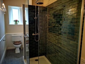 Hair dryer, towels - Beautiful 2 bed Georgian Flat. Private Parking (Bath)