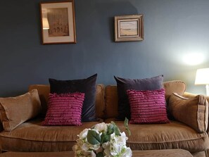 TV - Georgian 2 bed. City center. Parking. Views. (Bath)