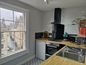 Fridge, microwave, oven, stovetop - Georgian 2 bed. City center. Parking. Views. (Bath)