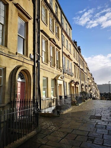 Central Bath. Private Parking. Georgian Splendour.