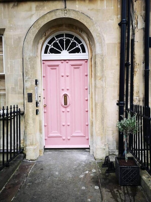 Exterior detail - Central Bath. Private Parking. Georgian Splendour. (Bath)