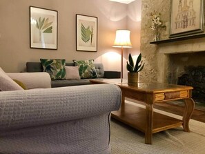 TV - Lovely garden flat, Central Bath. Private parking. (Bath)