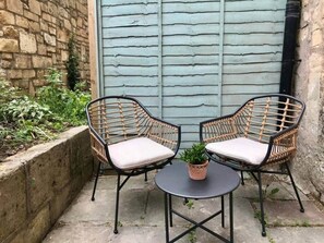 Terrace/patio - Lovely garden flat, Central Bath. Private parking. (Bath)