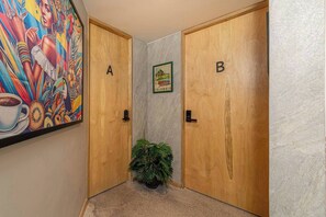 Interior - Designer 2BR Apt in Provenza I WiFi, AC & Balcony (Medellín)