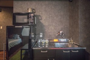 Fridge, microwave, stovetop, electric kettle - Cozy Modern Apartment | Walk to Tanimachi & Easy Access to Namba & Osaka Castle (Osaka-city,Tennoujiku,Shimizudani-chou)