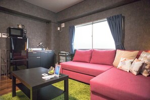 Living area - Cozy Modern Apartment | Walk to Tanimachi & Easy Access to Namba & Osaka Castle (Osaka-city,Tennoujiku,Shimizudani-chou)