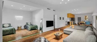 Unique 2-bedroom house - 3 mins Downtown