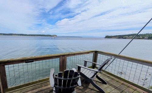 Cozy, 1-bdrm condo over the water in downtown Coupeville; fully equipped kitchen