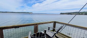Cozy, 1-bdrm condo over the water in downtown Coupeville; fully equipped kitchen
