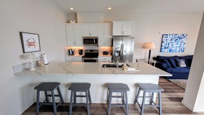 Private kitchen - Cozy, 1-bdrm condo over the water in downtown Coupeville; fully equipped kitchen (Coupeville)