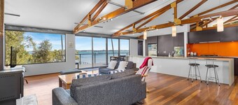 Pindimar Beach Sanctuary – Absolute Beachfront