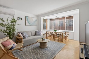 TV - Dee Why Beachside 2BR with AC | 3min Walk to Beach (Dee Why)