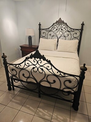 1 bedroom, iron/ironing board, free WiFi, bed sheets - #3 Comfortable Private Room in Peaceful Sunrise Close to Shops and Dining (Sunrise)