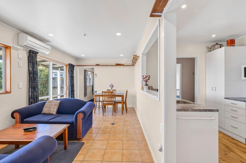 Penguin Cottage in Ligar Bay
