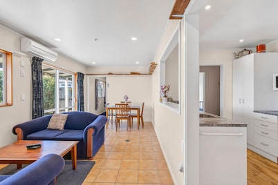 Penguin Cottage in Ligar Bay