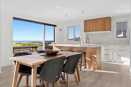 Beachfront Sea-Esta in Pōhara