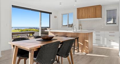 Beachfront Sea-Esta in Pōhara