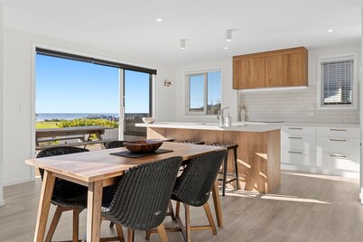 Beachfront Sea-Esta in Pōhara