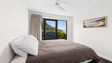 Ferros/tábuas de passar roupa, Wi-Fi, roupa de cama