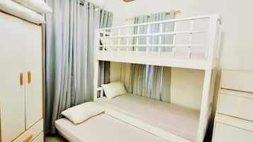 3 habitaciones, tabla de planchar con plancha, wifi y ropa de cama