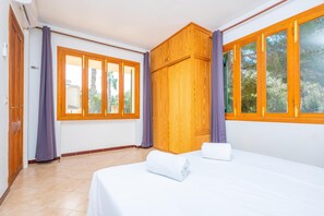 6 chambres, fer et planche à repasser, accès au Wi-Fi (inclus)