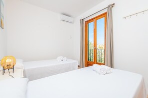 6 bedrooms, iron/ironing board, free WiFi, bed sheets - CAN BLAU (PORTOCRISTO) - Beautiful village house 10 minutes from the beach with free WiFi (Manacor)
