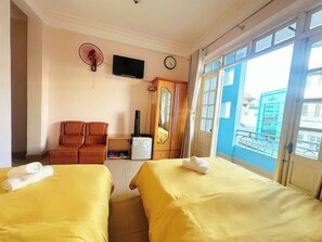 Basic Double Room, Balcony, City View - Yên hostel (Da Lat)