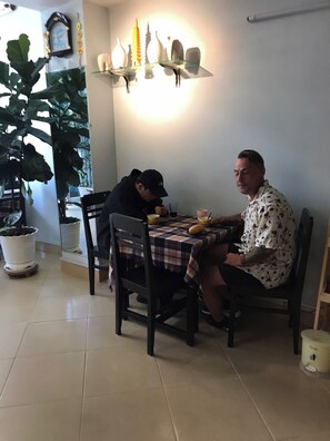 Dining - Yên hostel (Da Lat)
