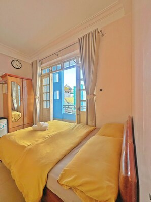 Basic Double Room, Balcony, City View - Yên hostel (Da Lat)