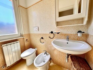 Shower, bidet - Two-room apartment Leonardo - Sirolo (Sirolo)