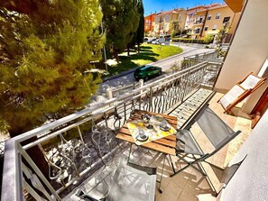 Outdoor dining - Trilo Ilario in Sirolo, with wifi and parking (Sirolo)