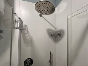 Shower, bidet - Three-room apartment Antonella with sea view, a/c and p. auto (Numana)
