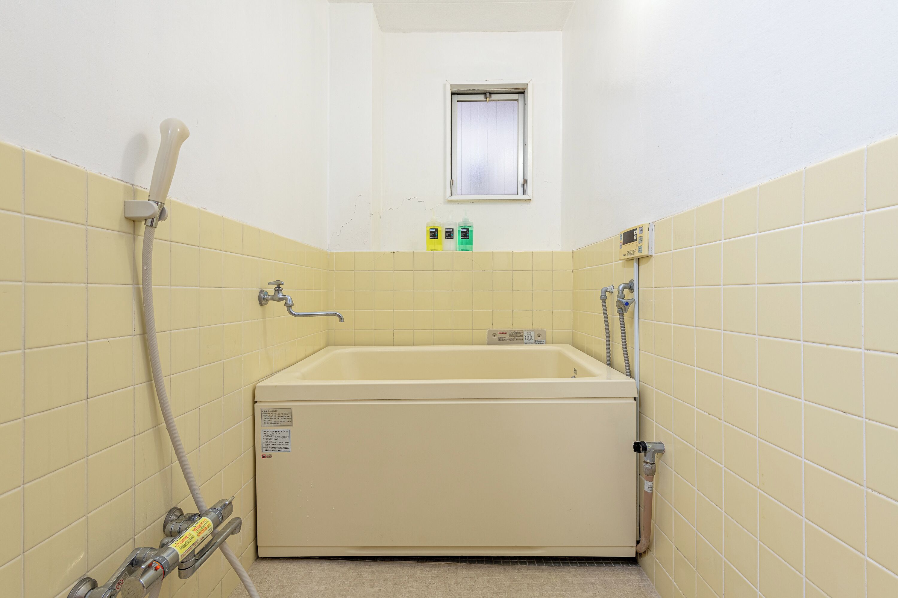 Comfort Apartment | Bathroom | Free toiletries, hair dryer, towels, shampoo