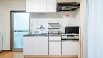 Fridge, microwave, stovetop, cookware/dishes/utensils