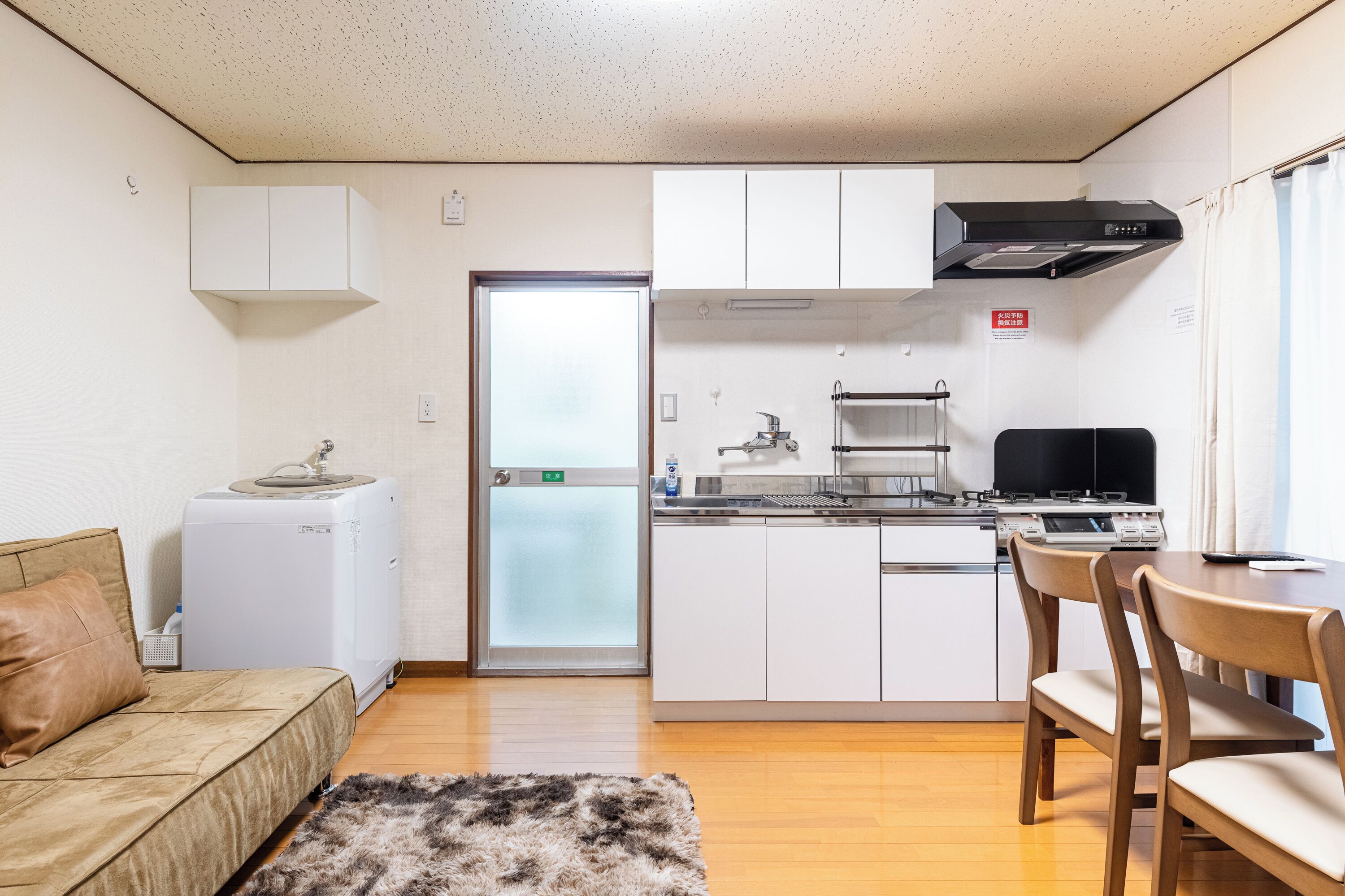 Comfort Apartment | Private kitchen | Fridge, microwave, stovetop, cookware/dishes/utensils