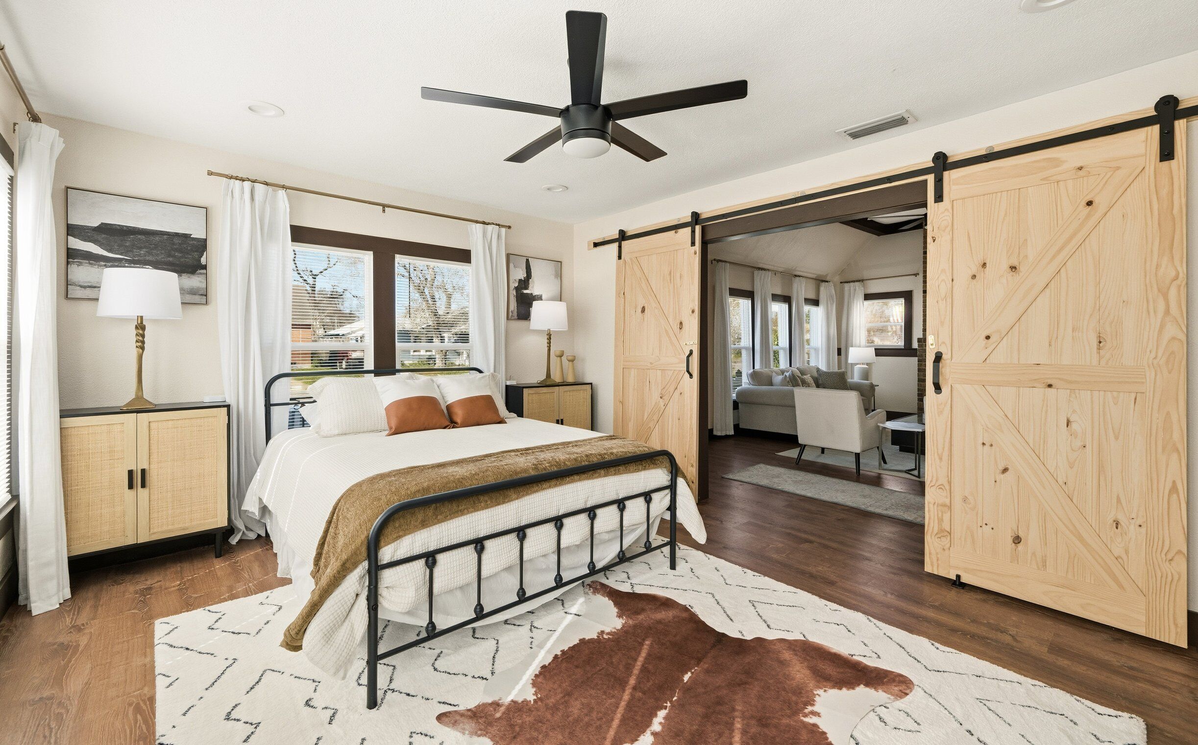 Schreibtisch, Bügeleisen/Bügelbrett, kostenloses WLAN, Bettwäsche