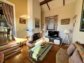 TV - Villa for 8 guests with private pool, in the heart of Domaine de Valcros – La Londe-les-Maures (LA LONDE LES MAURES)