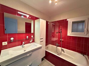 Bathroom - Villa for 8 guests with private pool, in the heart of Domaine de Valcros – La Londe-les-Maures (LA LONDE LES MAURES)