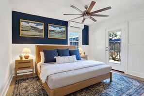 Een strijkplank/strijkijzer, wifi, beddengoed