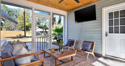 Large Southern Retreat/Hot Tub/Fire Pit/8 beds/Sleeps 14/Near Downtown & Tybee