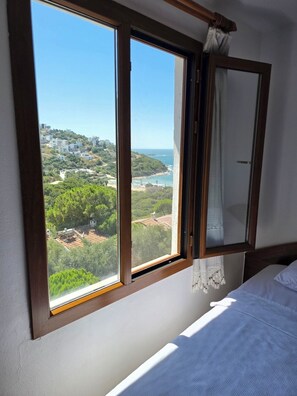 In-room safe, iron/ironing board, travel cot, free WiFi