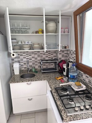 Fridge, microwave, dishwasher, coffee/tea maker