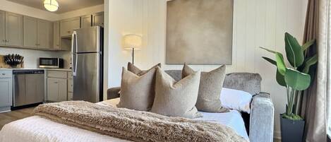 Bureau, fer et planche Ă repasser, Wi-Fi, literie fournie